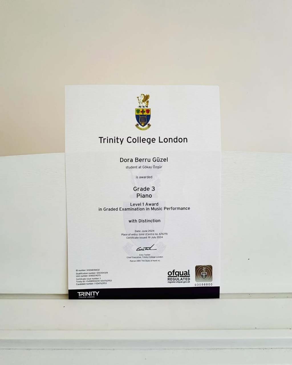 Dora Berru GÜZEL Trinity sınavını 5 aylık çalışmayla ”Distinction” ile&nbsp;geçti!